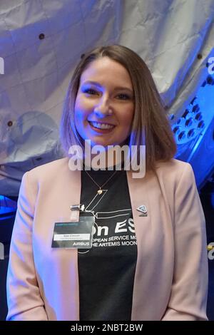 Bremy, Deutschland. 09. Februar 2023. Sian Cleaver aus Großbritannien, der als Ingenieur am Projekt European Service Module für das Orion-Raumschiff arbeitet, 9. Februar 2023, Bremen, Deutschland. Servicemodule für das Orion-Raumschiff, das die Menschheit zurück zum Mond bringen wird, werden in Bremen von Airbus vorbereitet. Kredit: Ales Zapotocky/CTK Photo/Alamy Live News Stockfoto