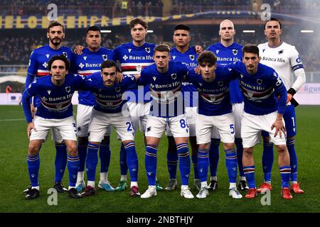 Genua, Italien. 13. Februar 2023 Spieler der UC Sampdoria posieren für ein Teamfoto vor dem Fußballspiel der Serie A zwischen der UC Sampdoria und dem FC Internazionale. Kredit: Nicolò Campo/Alamy Live News Stockfoto