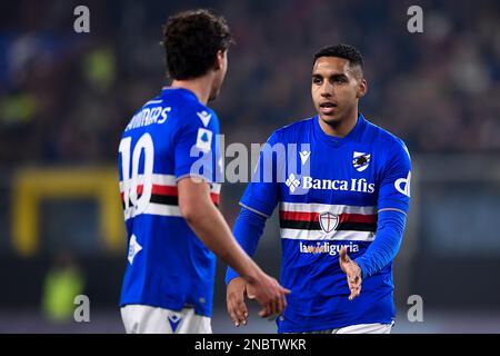 Genua, Italien. 13. Februar 2023 Abdelhamid Sabiri von UC Sampdoria und Sam Lammers von UC Sampdoria werden während des Fußballspiels der Serie A zwischen UC Sampdoria und FC Internazionale gesehen. Kredit: Nicolò Campo/Alamy Live News Stockfoto