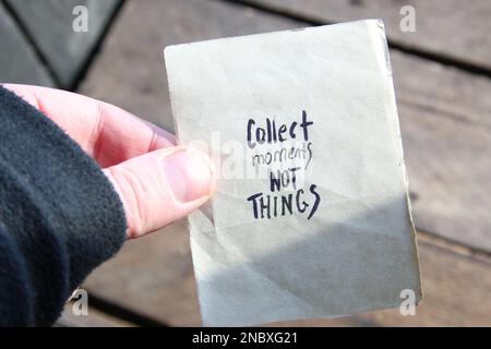 Motivierende Zitate. Die Inschrift auf dem Schild. Vintage-Style. Stockfoto