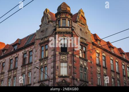 Altes Mietshaus in der Warschau-Straße in Kattowitz, Schlesien-Region in Polen Stockfoto