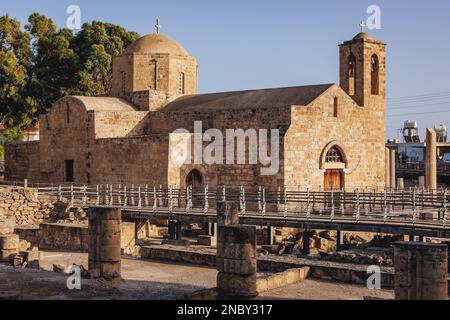 Überreste des Chrysopolitissa-Komplexes mit der Agia Kyriaki-Kirche in Paphos, Zypern Inselland Stockfoto