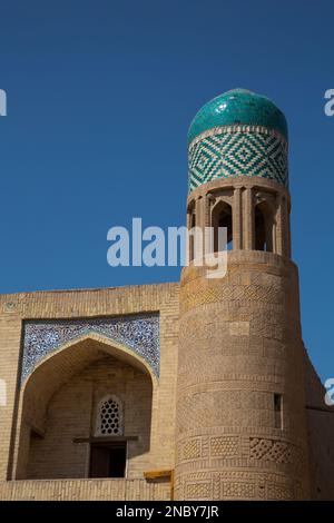 Tower, Kutlug Murad Inaka Madrasah, Ichon Qala, UNESCO-Weltkulturerbe, Khiva, Usbekistan Stockfoto