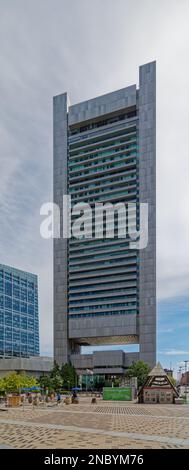 Die Federal Reserve Bank of Boston ist ein Turm aus Aluminium und Glas, der wegen seiner ungewöhnlichen überdachten Fenster manchmal als „venezianisches Blind Building“ bezeichnet wird. Stockfoto