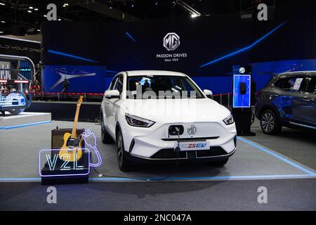 DAS EV-Fahrzeug MG ZS wird am 30. November 39. 2022 auf der Thailand International Motor Expo 2022 in Nonthaburi, Thailand, ausgestellt. Stockfoto