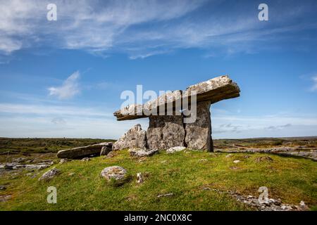 Poulnabrone Dolman, County Clare, Irland Stockfoto