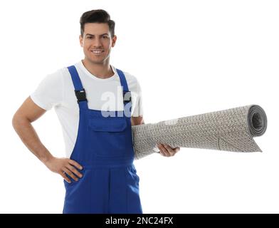 Männlicher Arbeiter mit Rollteppich auf weißem Hintergrund Stockfoto