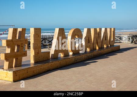 lacanau , Aquitaine France - 12 02 2023 : lacanau Text Logo #lacanau Nummer Zeichen hash oder Pfund Text Marke der französischen Surfstadt südwestatlantik Stockfoto