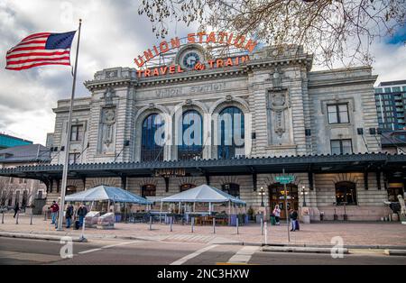 Der Haupteingang zur historischen Union Station im Stadtzentrum von Denver, Colorado, ist ein Anblick. Stockfoto