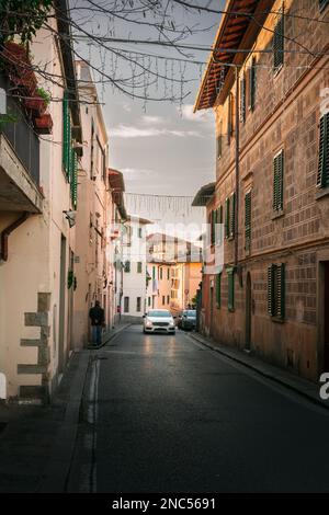 Enge gemütliche Straße in Florenz, Toskana, Italien. Architektur und Wahrzeichen von Florenz, Stadtbild von Florenz Stockfoto