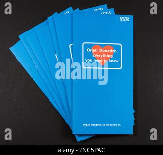 Die Spenderkarte in einer Broschüre der NHS Organspenderkarte aus 2001, Großbritannien. Stockfoto