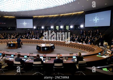 Brüssel, Belgien. 14. Februar 2023. Treffen der NATO-Verteidigungsminister anlässlich eines zweitägigen Treffens der Verteidigungsminister der Allianz am NATO-Hauptquartier in Brüssel, Belgien, am 14. Februar 2023. Kredit: ALEXANDROS MICHAILIDIS/Alamy Live News Stockfoto