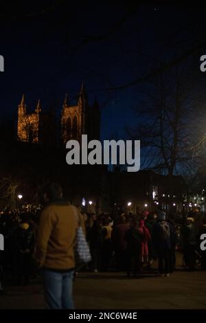 Bristol, Vereinigtes Königreich, 14. Februar 2023. Candlelight-Wache auf College Green für Trans Teenager Brianna Ghey, die am Samstag in Cheshire ermordet aufgefunden wurde. Stockfoto