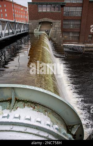 Tammerkoski fährt Keskiputous in Tampere, Finnland Stockfoto