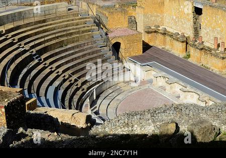 Das Amphitheater von Italica, eine der ersten römischen Kolonien in Spanien (Sevilla), war auch der Geburtsort von zwei wichtigen Kaisern, Trajan und Hadrian Stockfoto