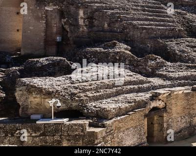 Das Amphitheater von Italica, eine der ersten römischen Kolonien in Spanien (Sevilla), war auch der Geburtsort von zwei wichtigen Kaisern, Trajan und Hadrian Stockfoto