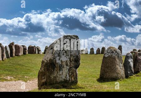 Die Ale Stones sind ein megalithisches Grabmal in Scania, im Süden Schwedens. Es ist der Ort, an dem der Wikingerführer Ale begraben ist Stockfoto