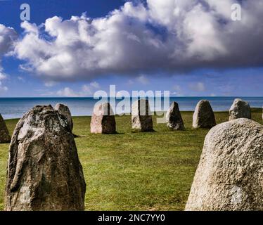 Die Ale Stones sind ein megalithisches Grabmal in Scania, im Süden Schwedens. Es ist der Ort, an dem der Wikingerführer Ale begraben ist Stockfoto