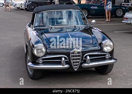 Ein italienischer Sportwagen aus dem Jahr 1957, Alfa Romeo Giulietta Spyder Veloce, bei der Colorado Grand Road Rallye. Stockfoto