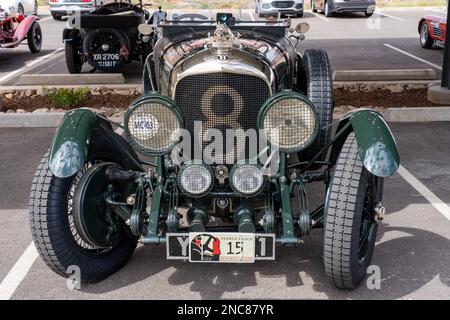 Ein klassischer britischer 1928 Bentley 4 1/2 Liter Le Mans Vanden Plas Tourer bei der Colorado Grand Car Rallye. Stockfoto