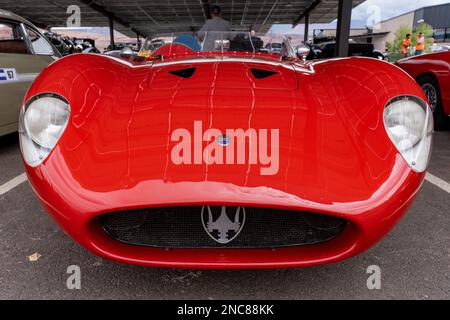 Vorderansicht eines seltenen 1955 Maserati 300S Rennwagens bei der Colorado Grand Road Rallye. Stockfoto