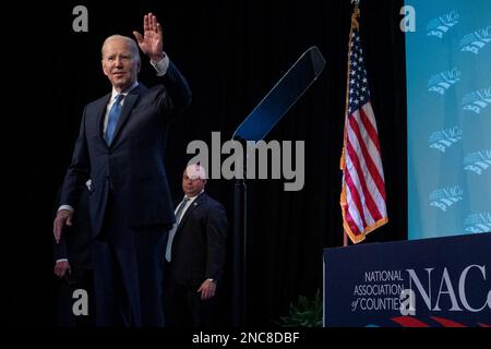 Washington, D.C., am Dienstag, den 14. Februar 2023. Der US-Präsident Joe Biden verlässt das Hotel, nachdem er am Dienstag, den 14. Februar 2023, während der National Association of Counties im Washington Hilton Hotel in Washington, D.C. eine Grundsatzrede gehalten hat. Biden erörterte die Fortschritte, die dank des amerikanischen Rettungsplans, des Inflation Reduction Act, des CHIPS and Science Act, des parteiübergreifenden Infrastrukturgesetzes, Und noch mehr - und die Arbeit, die gemeinsam getan werden muss, um diese historischen legislativen Siege auf lokaler Ebene umzusetzen, um das Leben der Menschen zu verändern. Guthaben: Ken Cedeno/Pool Via Stockfoto