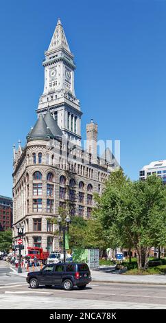 Bostoner Wahrzeichen Grain Exchange Building wurde 1893 eröffnet. Das ehemalige Gebäude der Handelskammer hat eine rosafarbene Granitfassade im romanischen Stil. Stockfoto