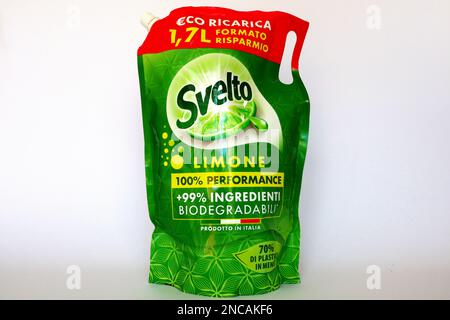 SVELTO Spülmittel. Svelto ist eine Marke von Unilever Stockfoto