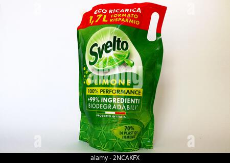 SVELTO Spülmittel. Svelto ist eine Marke von Unilever Stockfoto