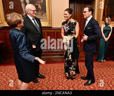 Sydney, Australien, 14. Februar 2023. Kronprinzessin Victoria von Schweden und Prinz Daniel nehmen am 14. Februar 2023 an einem Empfang im Government House in Sydney, Australien, Teil, mit Margaret Beazley, Gouverneur von New South Wales, und ihrem Ehemann Dennis Wilson. Das schwedische Kronprinzessinnen-Paar ist auf einem offiziellen Besuch in Australien. Foto: Jonas Ekstromer/TT/Code 10030 Stockfoto