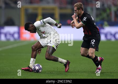 Mailand, Italien, 14. Februar 2023. Emerson of Tottenham kontrolliert den Ball unter Druck von Tommaso Pobega von AC Mailand während des UEFA Champions League-Spiels in Giuseppe Meazza, Mailand. Der Bildausdruck sollte lauten: Jonathan Moscrop/Sportimage Stockfoto