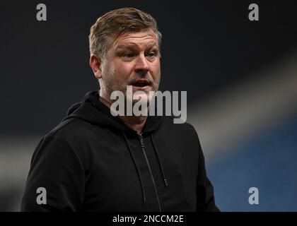 Oxford, Großbritannien. 14. Februar 2023. Oxford United Manager Karl Robinson (m) beim Sky Bet League 1 Spiel Oxford United vs Plymouth Argyle at Kassam Stadium, Oxford, Vereinigtes Königreich, 14. Februar 2023 (Foto von Stanley Kasala/News Images) in Oxford, Vereinigtes Königreich, am 2./14. Februar 2023. (Foto: Stanley Kasala/News Images/Sipa USA) Guthaben: SIPA USA/Alamy Live News Stockfoto