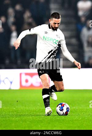 Derby, Großbritannien. 14. Februar 2023. Conor Hourihane (Derby County) während des EFL Sky Bet League 1-Spiels zwischen Derby County und Lincoln am 14. Februar 2023 im Pride Park Stadium in Derby, England. Foto: Mark Dunn. Nur redaktionelle Verwendung, Lizenz für kommerzielle Verwendung erforderlich. Keine Verwendung bei Wetten, Spielen oder Veröffentlichungen von Clubs/Ligen/Spielern. Kredit: UK Sports Pics Ltd/Alamy Live News Stockfoto