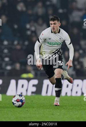 Derby, Großbritannien. 14. Februar 2023. Jason Knight (Derby County) beim EFL Sky Bet League 1-Spiel zwischen Derby County und Lincoln am 14. Februar 2023 im Pride Park Stadium in Derby, England. Foto: Mark Dunn. Nur redaktionelle Verwendung, Lizenz für kommerzielle Verwendung erforderlich. Keine Verwendung bei Wetten, Spielen oder Veröffentlichungen von Clubs/Ligen/Spielern. Kredit: UK Sports Pics Ltd/Alamy Live News Stockfoto