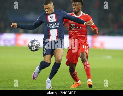 Paris, Frankreich. 14. Februar 2023. Kylian Mbappe (L) von Paris Saint-Germain tritt am 14. Februar 2023 im Parc des Princes Stadion in Paris in der ersten Etappe der UEFA Champions League-Runde 16 zwischen Paris Saint-Germain (PSG) und dem FC Bayern München mit dem Kingsley Coman. Kredit: Gao Jing/Xinhua/Alamy Live News Stockfoto