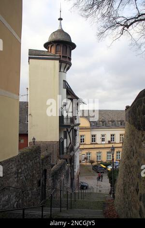 Sternwarte, Observatorium, mehrgeschossiges, holzumrahmtes altes Haus mit Turm, Blick auf die Kuppeltreppe in der Altstadt von Wetzlar Stockfoto