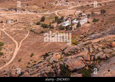 Die katholische Missionsstation Rietpoort im Namaqualand Südafrika aus der Vogelperspektive. Fotografiert im Oktober 2011. Stockfoto