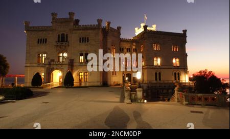 Tramonto al castello di Miramare Stockfoto