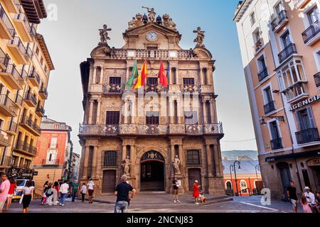 Pamplona, Spanien - 01. August 2022: Gebäude des Rathauses in Pamplona, Navarra, Spanien Stockfoto