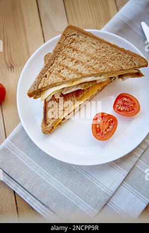 Gesundes Essen - veganes Sandwich mit Gemüse und Austernpilzen. Richtige Ernährung. Superfood. Antioxidantien-reich. Stockfoto