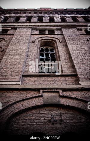 Verlassener gruseliger Minenschacht in Belgien. Einige Bilder eines alten Minenschachts, der in ein Museum rekonstruiert wird. Stockfoto