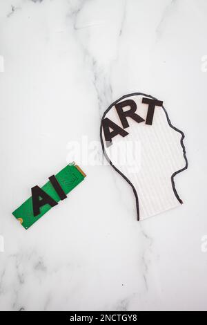KI vs. Art Text mit Mikrochip und Kopfsymbol, Konzept der künstlichen Intelligenz Erstellung generativer Inhalte basierend auf Kunst menschlicher Autoren Stockfoto