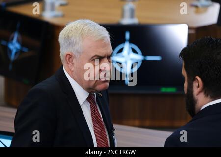 Brüssel, Belgien. 15. Februar 2023. Angel Tilvar, Verteidigungsminister, trifft am 15. Februar 2023 zu einem zweitägigen Treffen der Verteidigungsminister der Allianz im NATO-Hauptquartier in Brüssel ein. Kredit: ALEXANDROS MICHAILIDIS/Alamy Live News Stockfoto