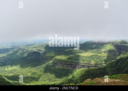 Wunderschöne Landschaft von Tiger Point in Lonavala, Pune, Maharshtra. Stockfoto