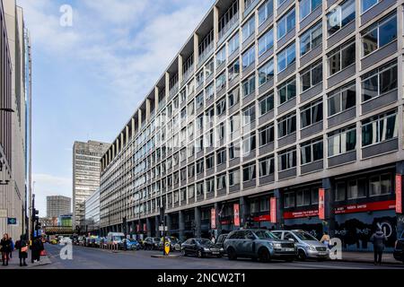 Elizabeth House, ein Bürogebäude aus dem Jahr 1960er in der York Road neben der Waterloo Station, das für den Abriss und die Sanierung des Standorts geplant ist. Nach London. UK Stockfoto