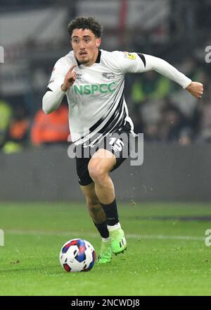 Derby, Großbritannien. 14. Februar 2023. Haydon Roberts (Derby County) während des EFL Sky Bet League 1-Spiels zwischen Derby County und Lincoln am 14. Februar 2023 im Pride Park Stadium in Derby, England. Foto: Mark Dunn. Nur redaktionelle Verwendung, Lizenz für kommerzielle Verwendung erforderlich. Keine Verwendung bei Wetten, Spielen oder Veröffentlichungen von Clubs/Ligen/Spielern. Kredit: UK Sports Pics Ltd/Alamy Live News Stockfoto