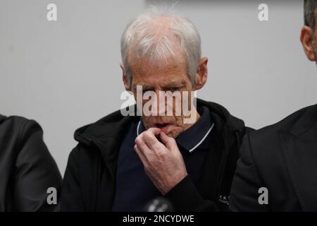 James Sneddon, der Vater von Joseph Sneddon, während einer Pressekonferenz in der Edinburgh Central Library im Vorfeld eines Treffens mit der Lord Advocate Dorothy Bain KC im Crown Office and Procurator Fiscal Service in Edinburgh. Joseph Sneddon starb am 8. April 2022 nach Kontakt mit der Kirkcaldy Polizei im Victoria Hospital, Kirkcaldy, und war angeblich für einen längeren Zeitraum festgehalten. Bilddatum: Mittwoch, 15. Februar 2023. Stockfoto