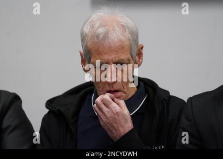 James Sneddon, der Vater von Joseph Sneddon, während einer Pressekonferenz in der Edinburgh Central Library im Vorfeld eines Treffens mit der Lord Advocate Dorothy Bain KC im Crown Office and Procurator Fiscal Service in Edinburgh. Joseph Sneddon starb am 8. April 2022 nach Kontakt mit der Kirkcaldy Polizei im Victoria Hospital, Kirkcaldy, und war angeblich für einen längeren Zeitraum festgehalten. Bilddatum: Mittwoch, 15. Februar 2023. Stockfoto