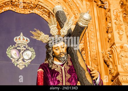 Bild des Heiligen Christus der drei Wasserfälle, Cristo de las tres Caidas, aus dem 16. Jahrhundert, im Inneren der Capilla de los Marineros (Kapelle der Sai Stockfoto