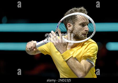 Ahoy, Rotterdam, Niederlande. 15. Februar 2023. ROTTERDAM - 15/02/2023, Constant Lestienne (FRA) in Aktion gegen Holger Rune (DEN) am zweiten Tag des ABN AMRO Open Tennisturniers in Ahoy. ANP SANDER KONING netherlands Out - belgium Out Credit: ANP/Alamy Live News Stockfoto